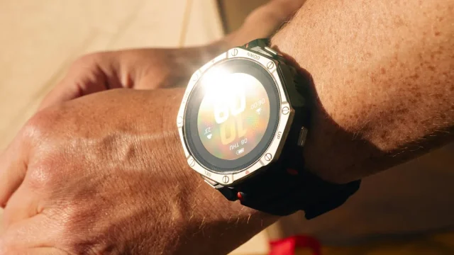 Amazfit T-Rex Dual Solar : écran AMOLED et double capteur solaire au dos Amazfit T-Rex Dual Solar
