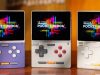 Konkr Pocket Block : la console rétro verticale signée Ayaneo passe sous la barre des 89 dollars Konkr Pocket Block console rétro verticale inspirée de la Game Boy posée sur une table.