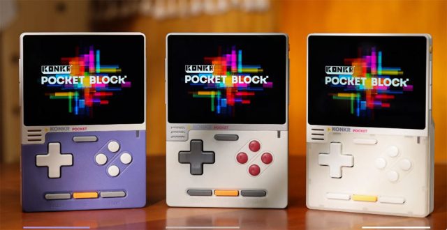 Konkr Pocket Block : la console rétro verticale signée Ayaneo passe sous la barre des 89 dollars Konkr Pocket Block console rétro verticale inspirée de la Game Boy posée sur une table.