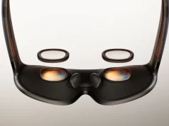 Les nouvelles lunettes Meta VR Glasses et leur boîtier externe.