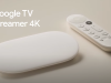 Nouveau Google TV Streamer : micros intégrés, détection de présence et stockage en hausse Le nouveau Google TV Streamer posé sur un meuble TV à côté de sa télécommande